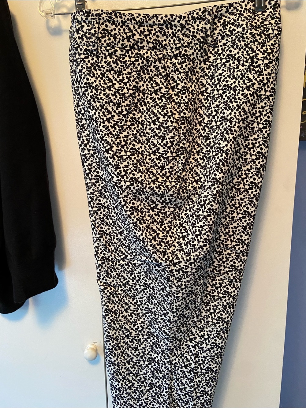 Black & White Patterned Women's Pull-On Crop Pants